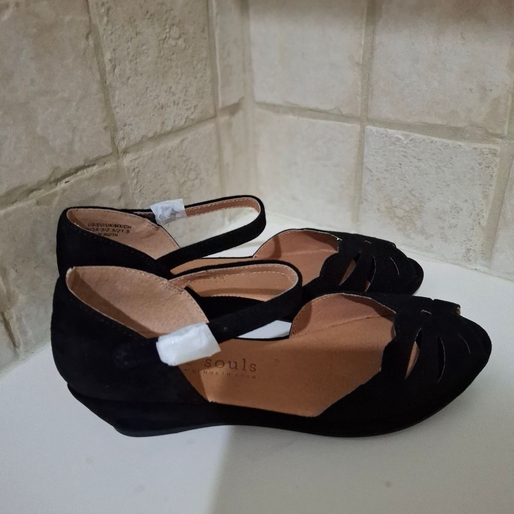 Kenneth Cole Gentle Souls Black Wedge Leather Sandals Size 5 - Picture 2 of 5